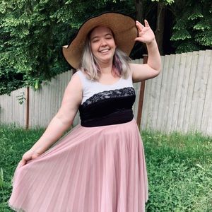 Meet your Posher, Laura